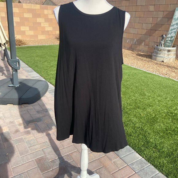 Basic Black Tank - Picture 1 of 4